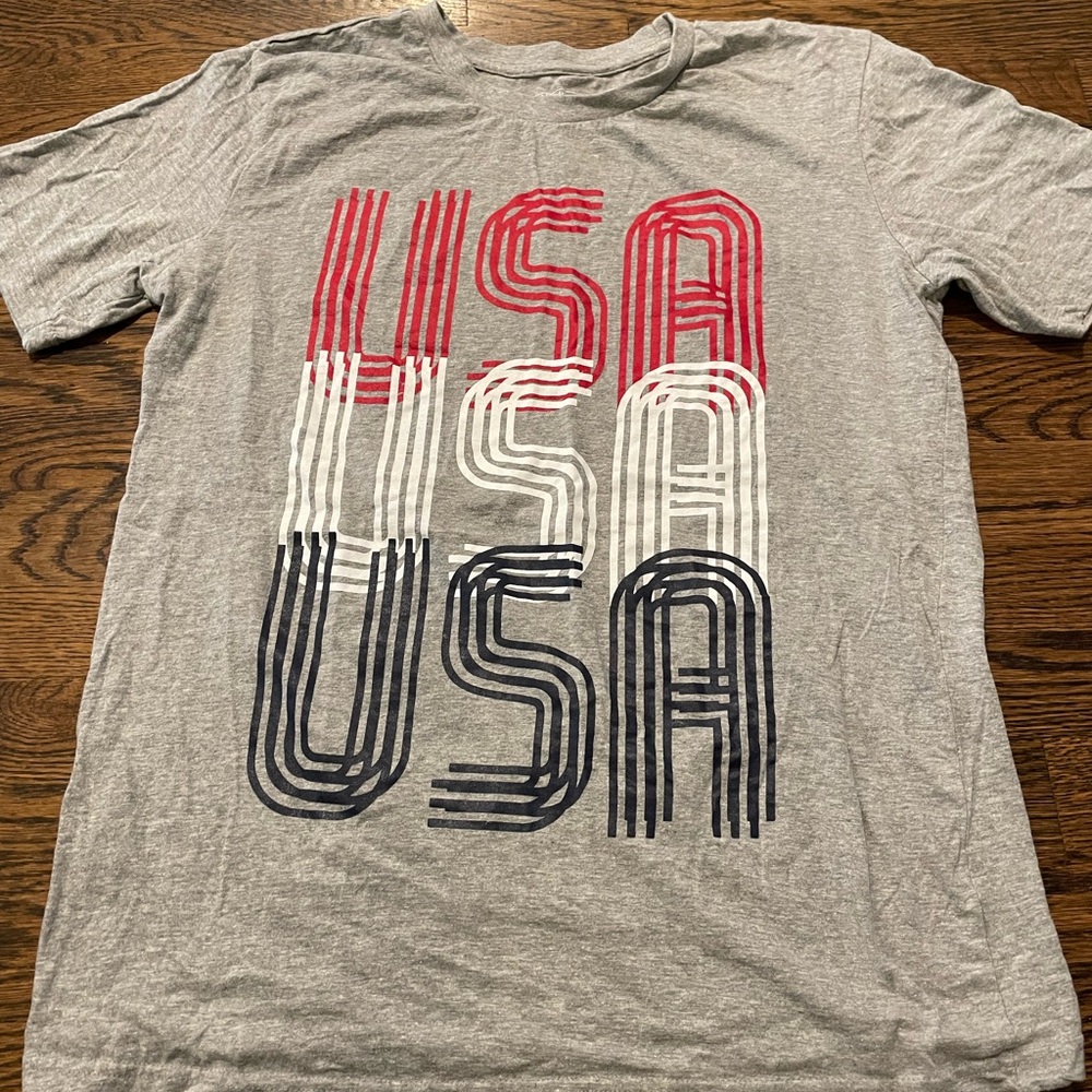 Stylish USA Graphic Tee in Gray by [Brand]